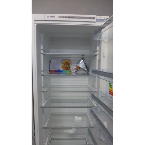 4020 - Bosch Built In Tower Fridge, Original RRP £665.83 + Vat  *This lot is subject to Vat