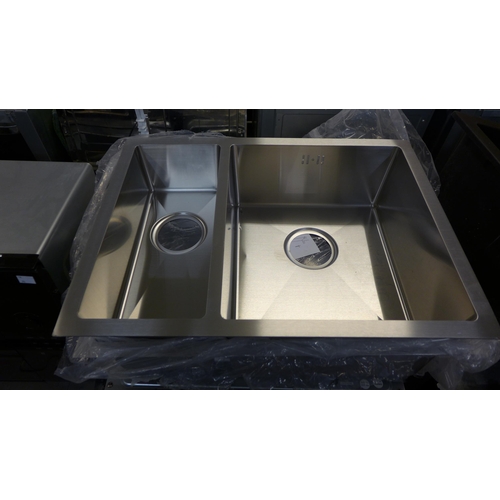 4059 - 2 x Idro 1.5 Bowl Right Hand Drainer Stainless Steel, Stainless Steel Sink  *This lot is subject to ... 