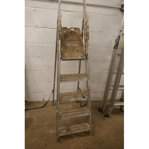 5354 - A 5 rung aluminium Abru step ladder