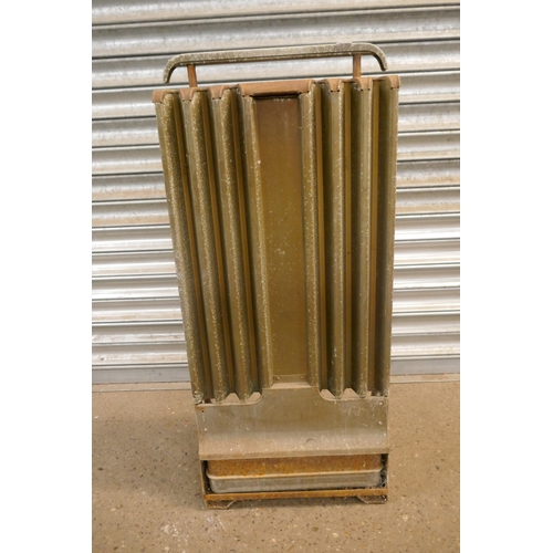 5426 - A vintage Aladdin paraffin heated radiator