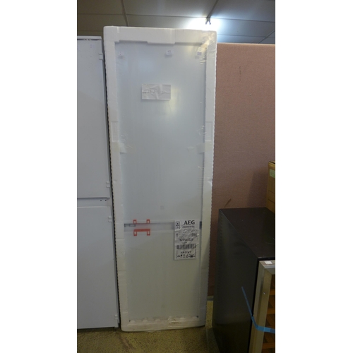 4175 - AEG Integrated 70/30 Fridge Freezer, Original RRP £499.17 + Vat *This lot is subject to Vat