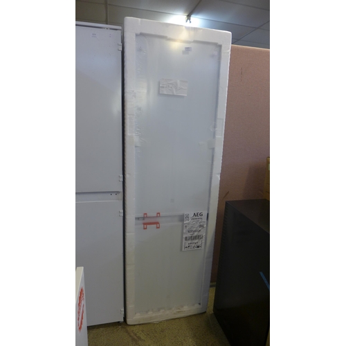 4175 - AEG Integrated 70/30 Fridge Freezer, Original RRP £499.17 + Vat *This lot is subject to Vat