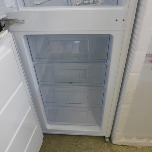 4176 - Zanussi Fridge Freezer, Original RRP £500 + Vat *This lot is subject to Vat