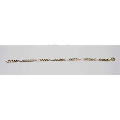 7017 - A 9ct gold bracelet, 8.2g, 19.5cm