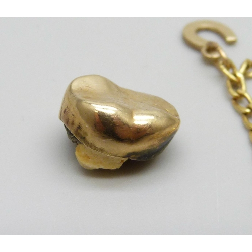 7018 - A 9ct gold chain, 2.3g, a 9ct gold bracelet, 1.7g and a yellow metal crowned tooth