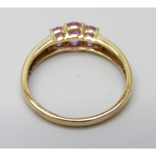 7026 - A 9ct gold pink sapphire and diamond ring, 2.4g, R