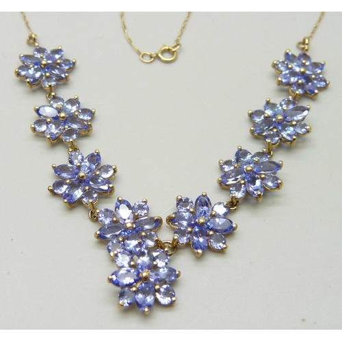 7027 - A 9ct gold and tanzanite necklace, 6.7g