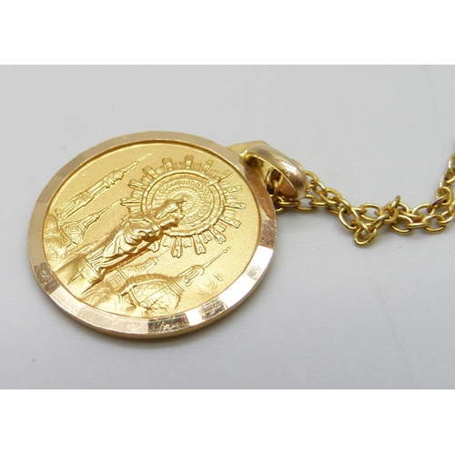 7030 - An Eastern yellow metal pendant and chain, chain with continental control marks, total weight 4.1g