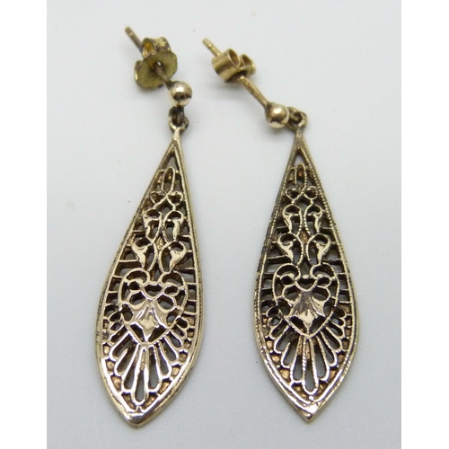 7031 - A pair of 9ct gold drop earrings, 3.4g