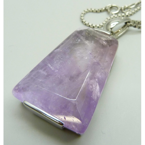 7047 - A large heavy silver set amethyst pendant on a silver chain, pendant 41mm