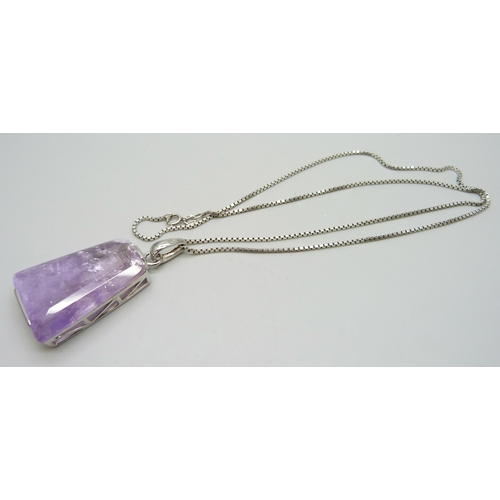 7047 - A large heavy silver set amethyst pendant on a silver chain, pendant 41mm