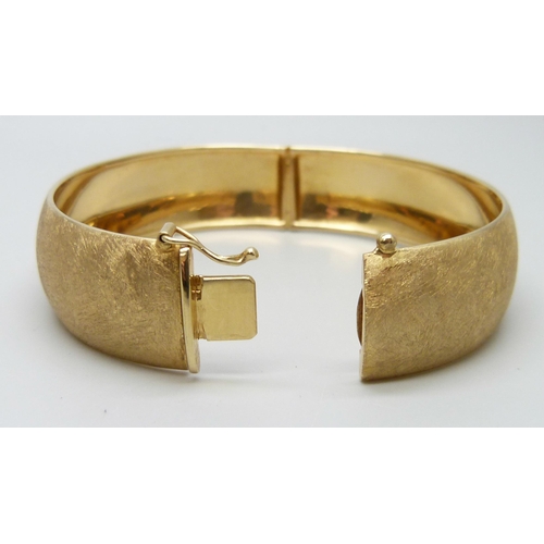 7048 - A silver gilt bangle, 15.1g