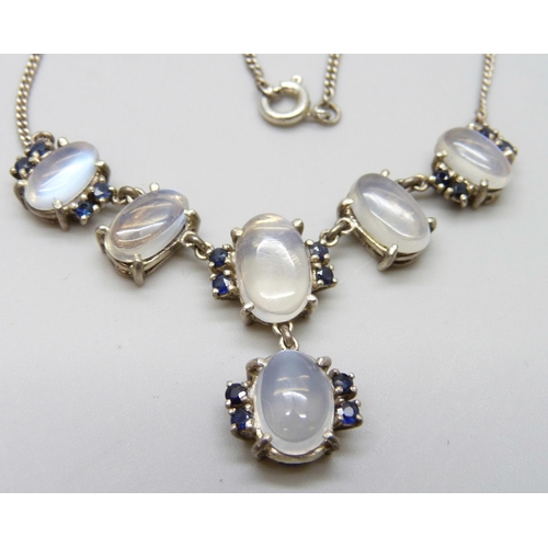 7049 - A moonstone and sapphire set necklace