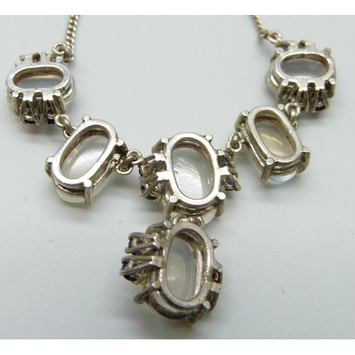 7049 - A moonstone and sapphire set necklace