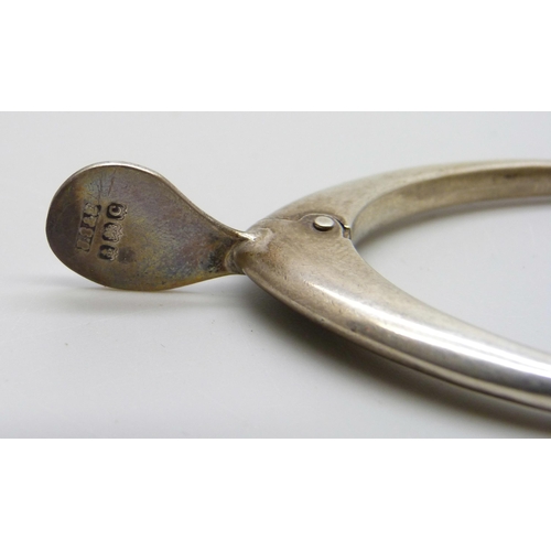 7050 - Two pairs of silver 'wishbone' sugar nips, one by Sampson Mordan, 26g