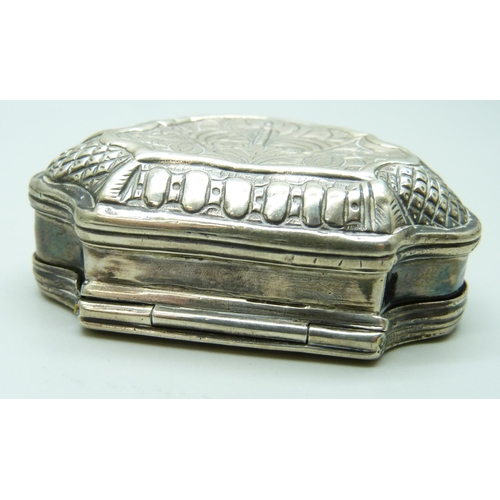 7051 - A white metal clam shell shaped box, 65mm wide