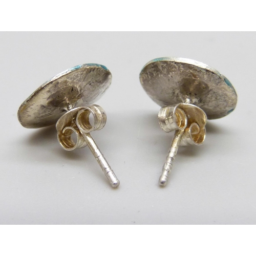 7058 - A pair of silver and enamelled stud earrings by Andrew Elliot