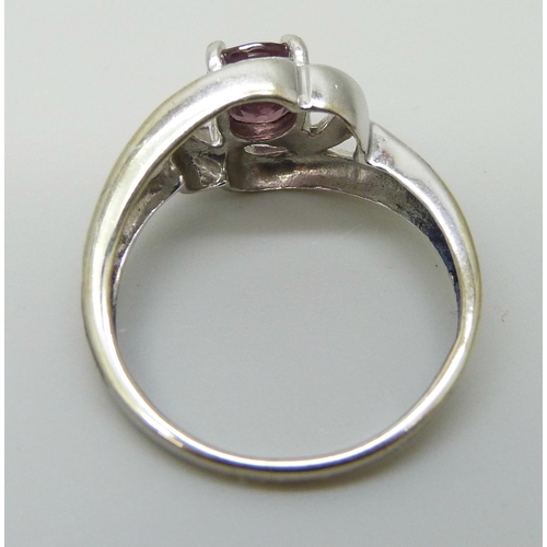 7064 - A 9ct white gold and amethyst ring, 3g, N