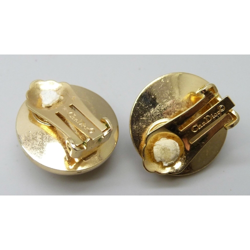 7065A - A pair of Christian Dior vintage earrings