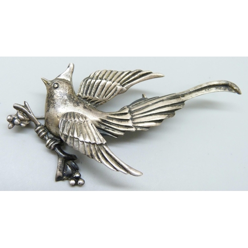 7068 - A silver bird brooch, marked Ave.Juarez40, Prieto Mexico 925, 29g, 88mm