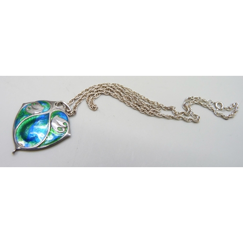 7073 - An Art Nouveau silver and enamelled pendant by Murrle Bennett, 31mm wide, enamel a/f, lacking pearl ... 