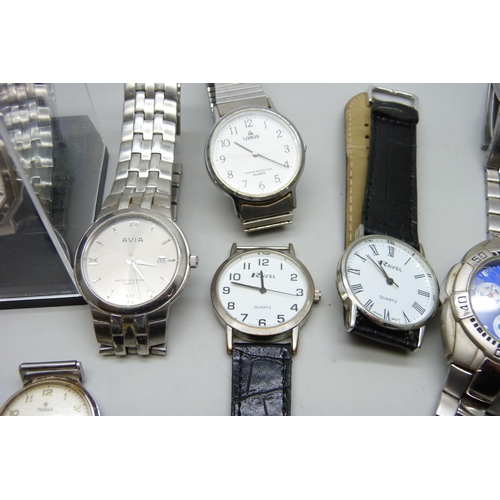 7125 - A collection of gentleman's wristwatches