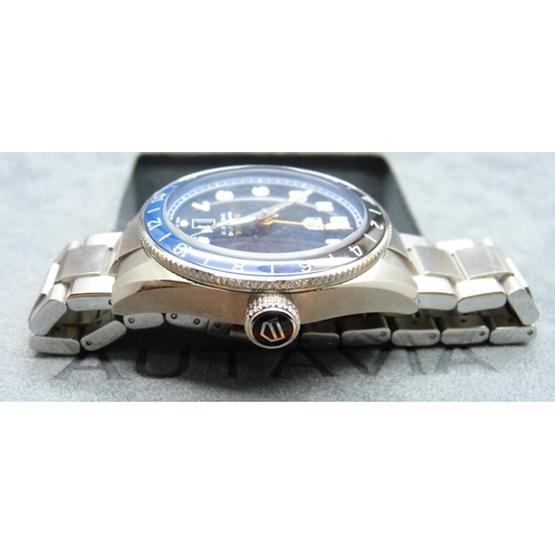 7127 - A Tag Heuer Autavia automatic wristwatch, with box, (347/36)  *This lot is subject to VAT