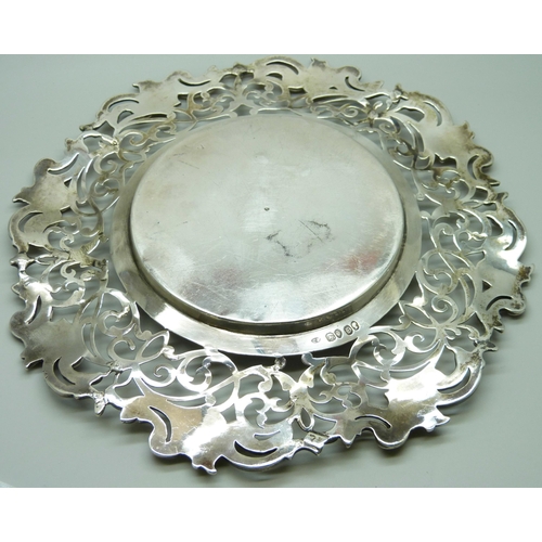 7133 - An early Victorian pierced silver dish with stand and lid, London 1839, Charles Fox II, 666.8g of si... 