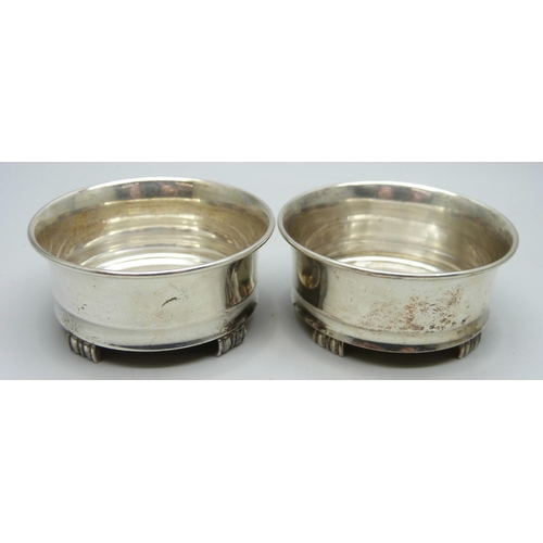 7149A - A pair of 830 silver dishes by Norwegian Ottar Hval, Oslo, 42g