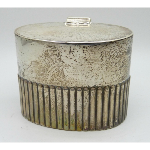 7152 - A Victorian silver tea caddy, Goldsmiths & Silversmiths, London 1892, 132g, 82mm wide