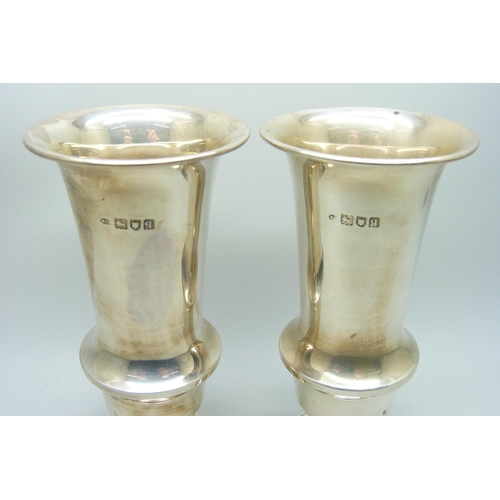 7153 - A pair of silver vases, William Comyns, London 1911, 13cm, 255g with weighted bases