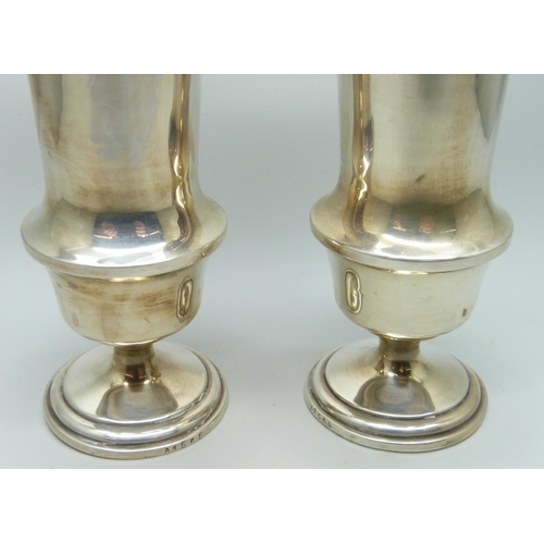 7153 - A pair of silver vases, William Comyns, London 1911, 13cm, 255g with weighted bases