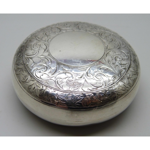 7155 - A silver engraved squeeze tobacco box, Birmingham 1907, George Unite, 57g