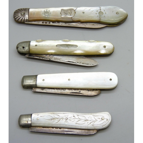 7161 - Four silver and mother of pearl fruit knives, one with cracked handle