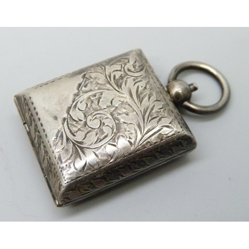 7165 - A silver sovereign case, Birmingham 1900, Henry Williamson Ltd.