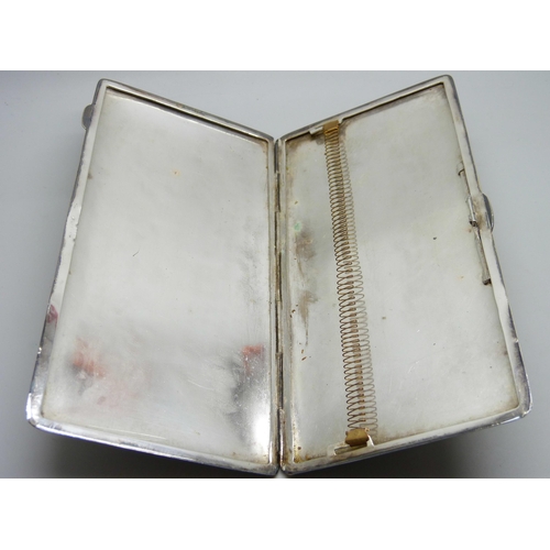 7166 - A silver thimble and scissors set and a plated cigarette case, thimble hallmarked Chester 1896