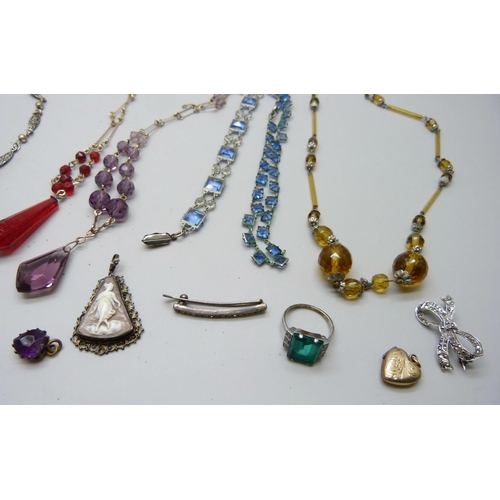 7172 - A collection of vintage jewellery