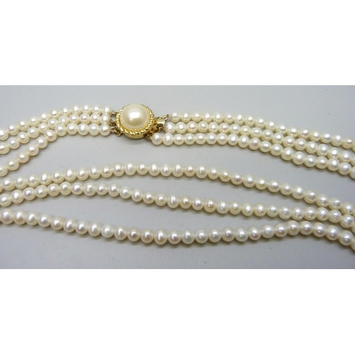 7173 - A triple row pearl necklace with silver gilt clasp