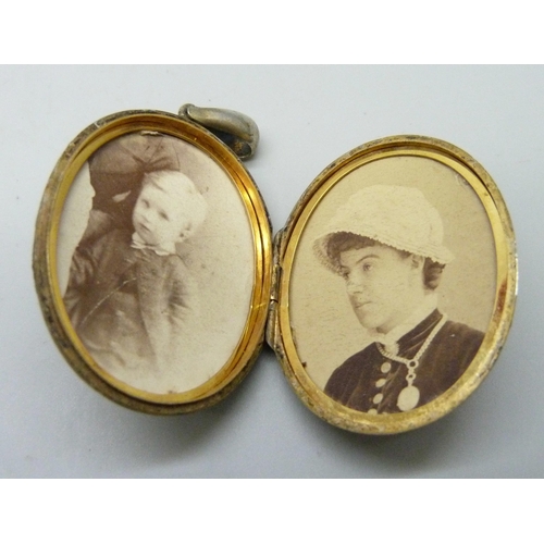 7176 - A Victorian locket, 34mm wide