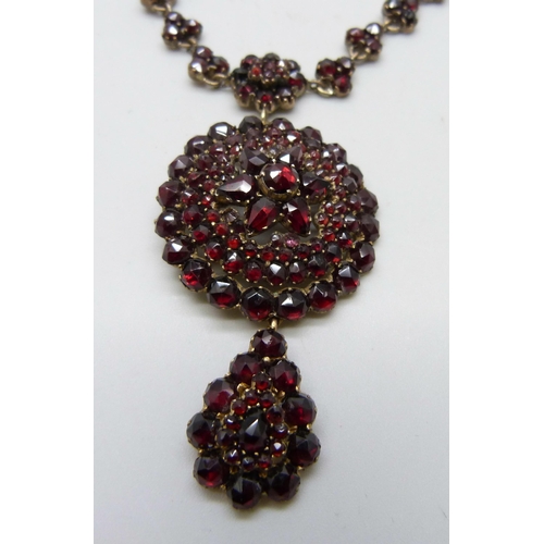 7178 - A Bohemian garnet necklet, 40cm