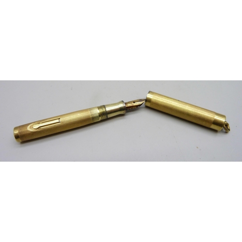 7181 - A Wahl Pen with 14ct gold nib and gold filled case, 9cm