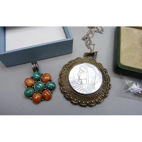 7187 - Silver and silver mounted jewellery