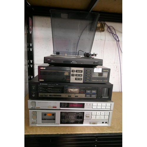 5249 - A quantity of stereo equipment including a Pioneer SA-760 tuner and amplifier, an Akai CDM515 compac... 