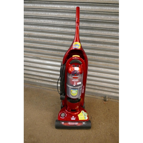 5258 - A Bissell extra wide vacuum cleaner with detachable inner section, a Shark Duo hoover with charger, ... 