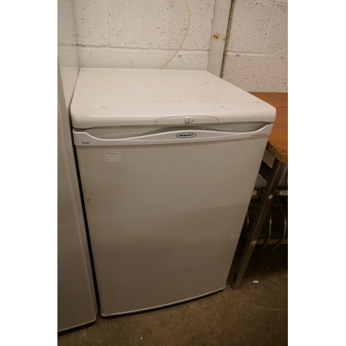 5260 - A Hotpoint Ice Diamond RLA21 under counter free standing fridge