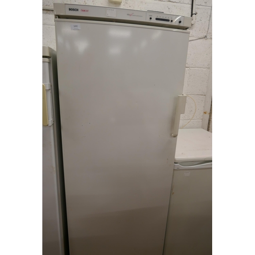 5261 - A Bosch Exxcel Maxx free standing tower fridge