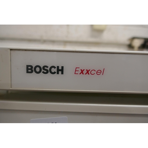 5261 - A Bosch Exxcel Maxx free standing tower fridge