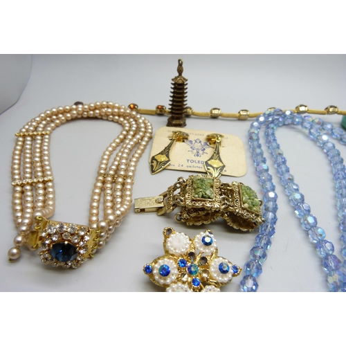 7194 - Vintage costume jewellery