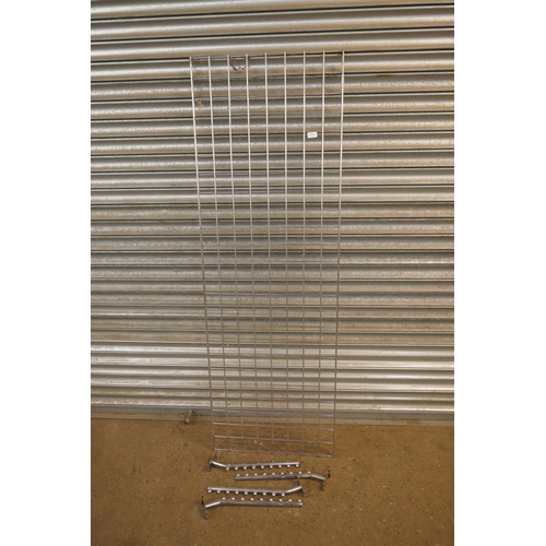 5265 - A metal wall display rack