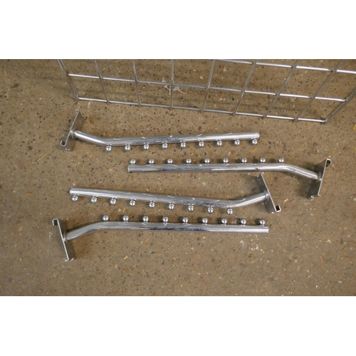 5265 - A metal wall display rack